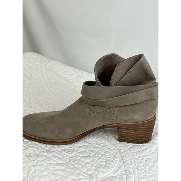 NWOT UGG Women's Size 9 Tan Suede Leather Loop Heel - Picture 6 of 11